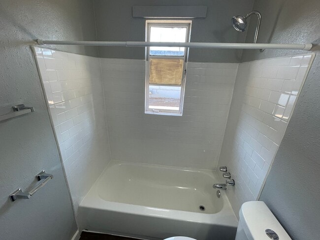 Building Photo - MOVE IN SPECIAL-500.00 OFF 1ST MONTHS RENT...
