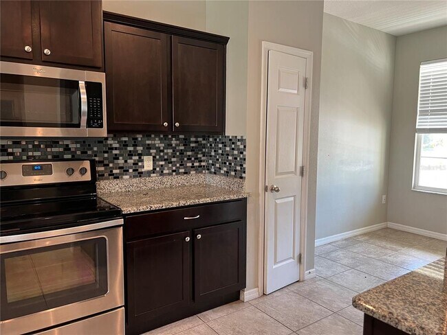 Building Photo - 4850 Poolside Dr
