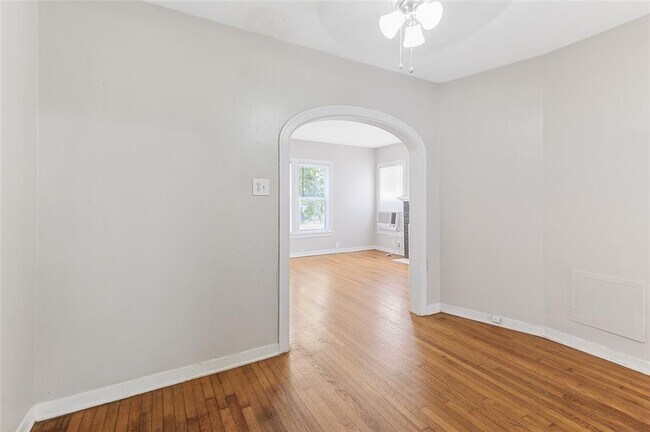 Building Photo - 419 W Polk St