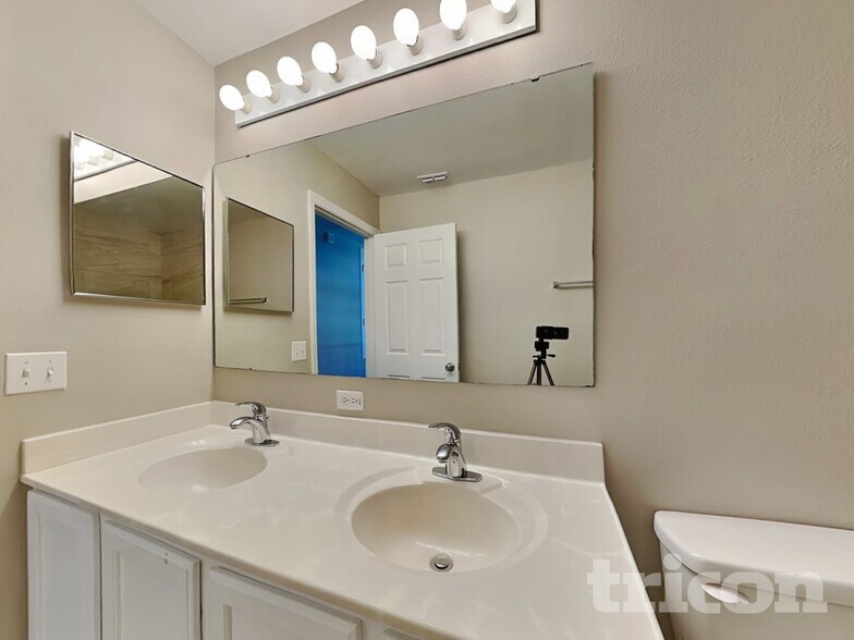 Building Photo - 3691 Wellington Ln