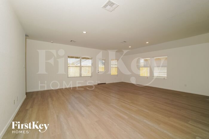 Building Photo - 10639 Erinita Way