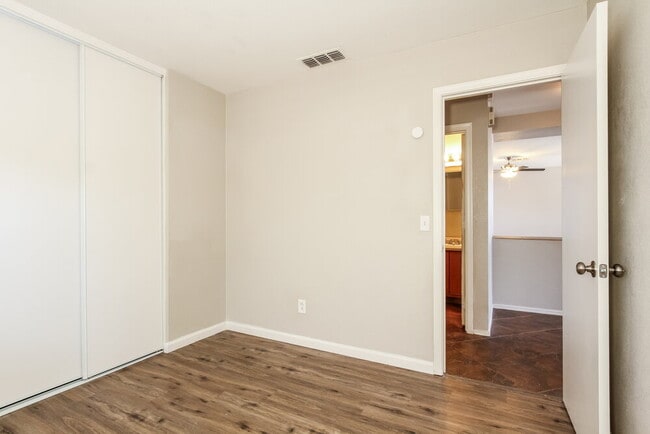 Building Photo - 11509 W Bloomfield Rd