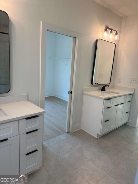 Building Photo - Room in Duplex on Plaza Ave SW