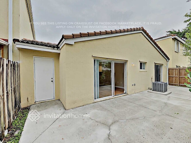 Building Photo - 9621 SW 164th Ct