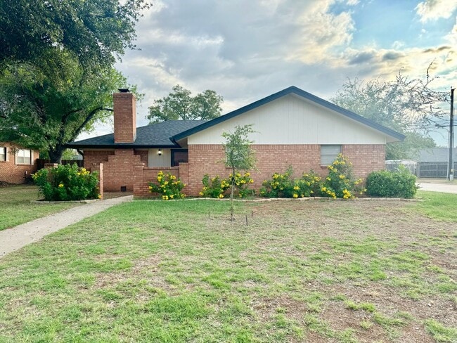 Primary Photo - Coming Available June 2025 - 3-Bedroom Hom...