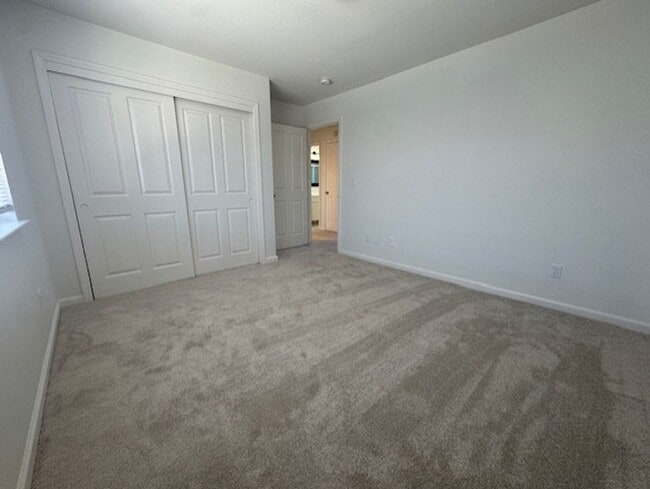Building Photo - Newly Remodeled and Spacious 4 Bedroom Tow...