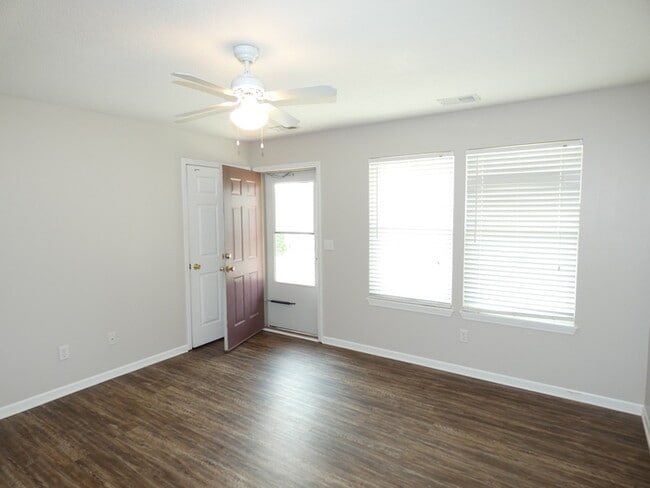 Building Photo - Beautiful Duplex in Gladstone, MO