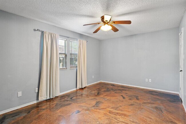 Building Photo - 5501 Spring Meadow Rd