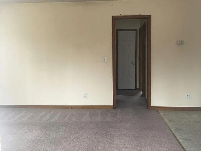 Building Photo - 118 Lily Dr