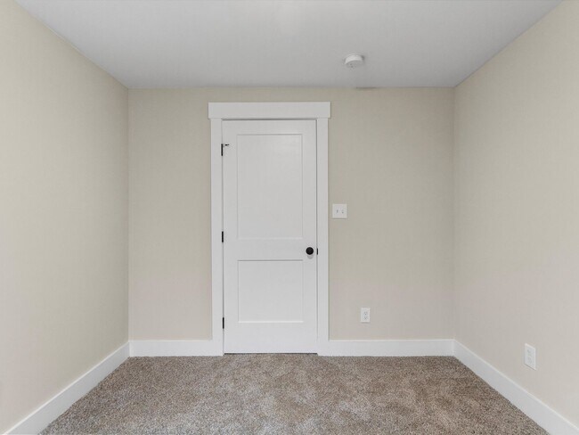 Building Photo - Enjoy privacy and seclusion while still being in Athens City!