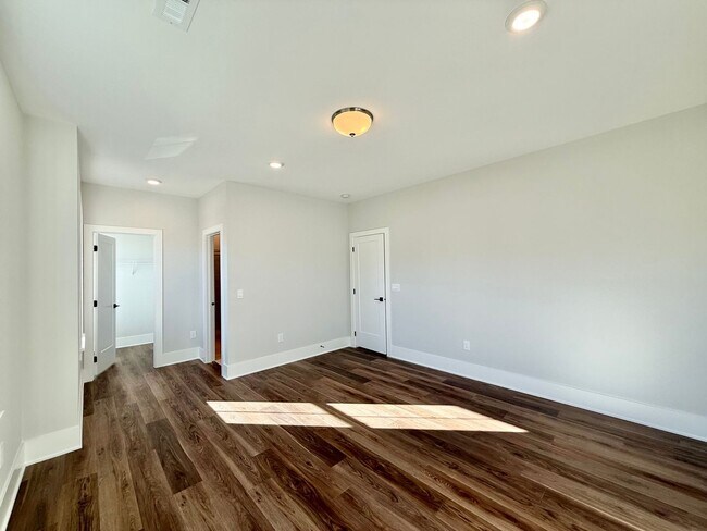 Building Photo - Newly Built 5BD, 4.5BA Knightdale Home wit...