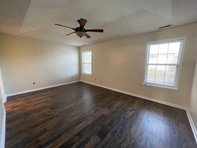 Building Photo - 511 N Water's Edge Dr
