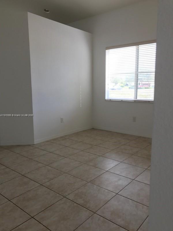 Building Photo - 2173 SE 2nd St