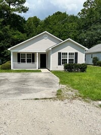 Building Photo - 3 Bedroom 2 Bath House Available on Hillsdale Drive