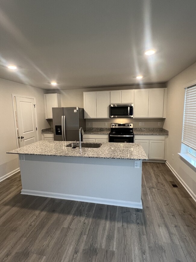 Building Photo - Wilderness Shores Dream Home - 4bd/2.5ba Single Family Home