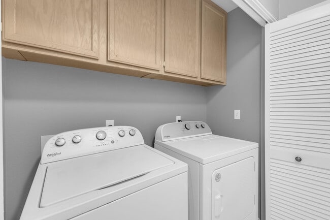 Building Photo - 44295 Las Vistas Dr