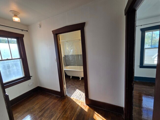 Building Photo - 509 14th St