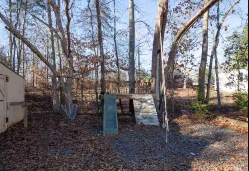 Building Photo - 36 Lyle Dr