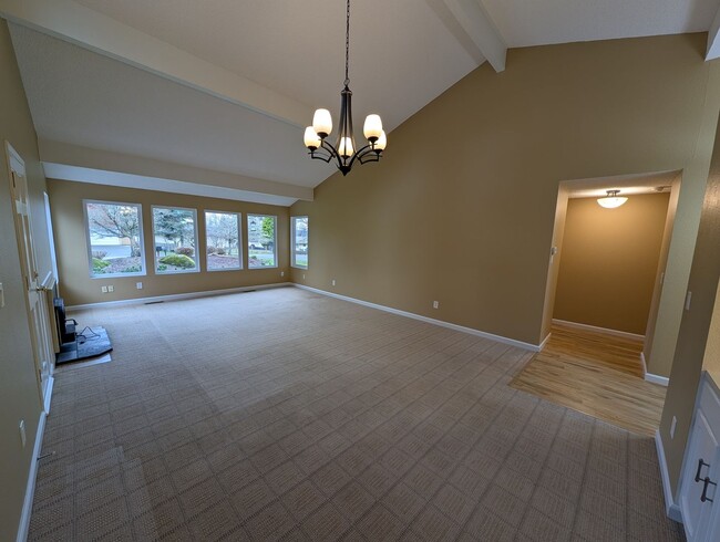 Building Photo - Hidden Gem in Southworth. Minutes from Waterfront & Ferry Terminal. Available NOW!