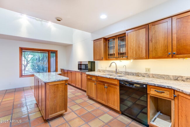 Building Photo - 20 E Redondo Dr