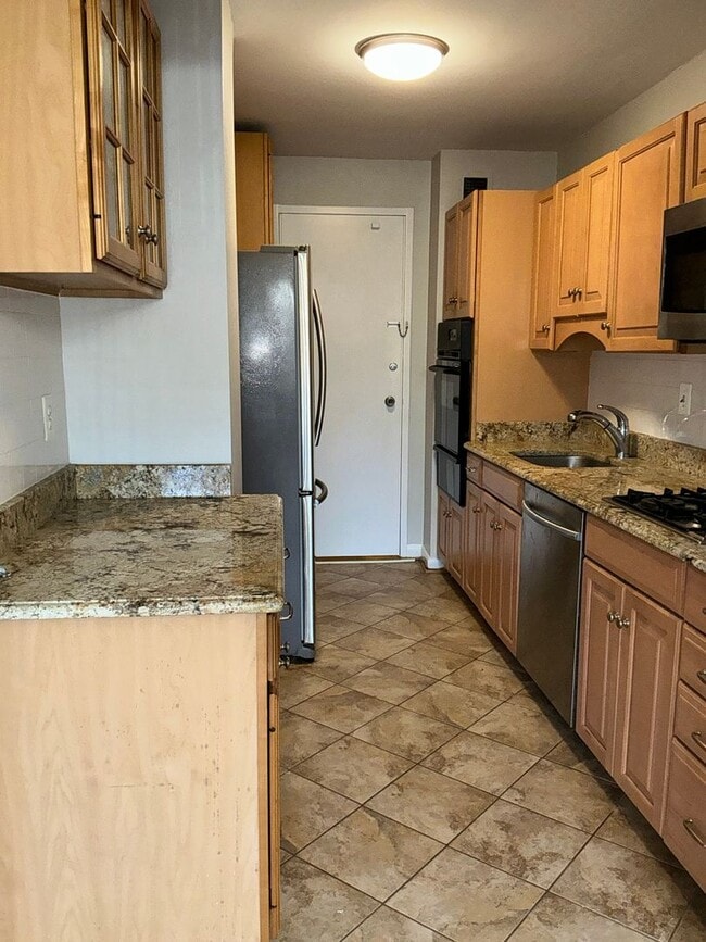 Building Photo - Luxury 2-bedroom 2-bath condo in Grosvenor...