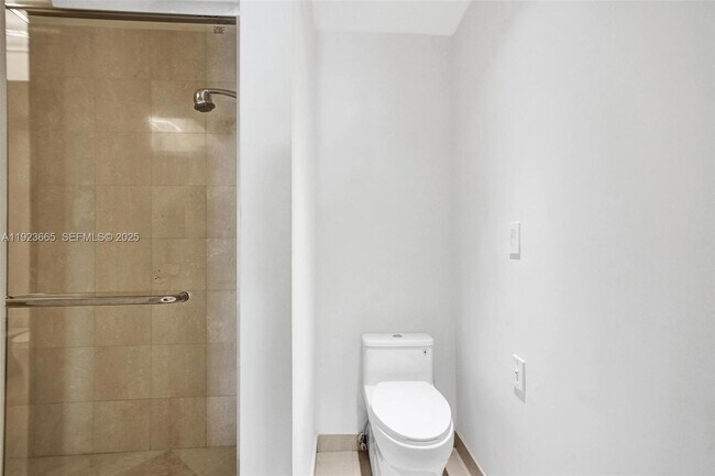 Building Photo - 10101 Collins Ave