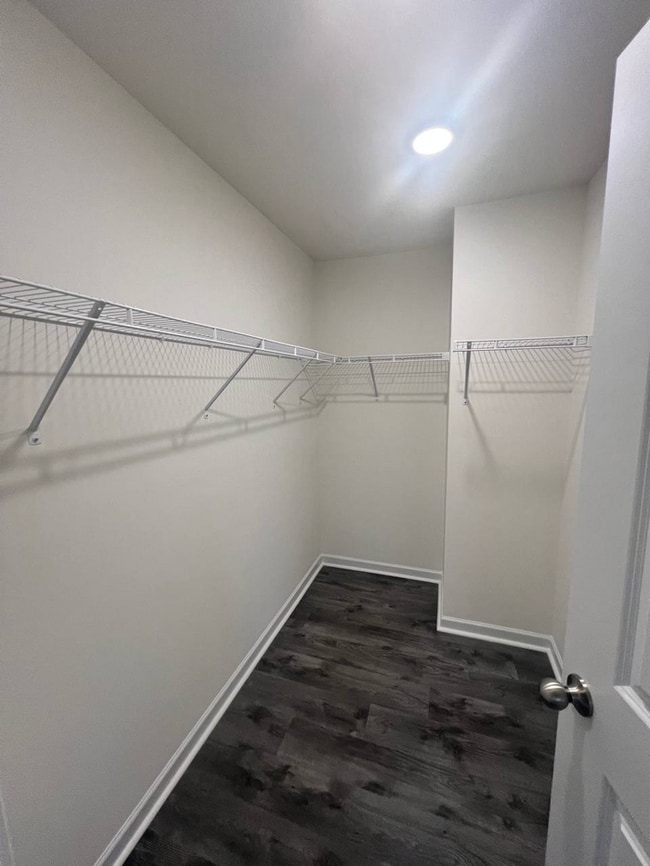 Building Photo - 1064 W Bank St