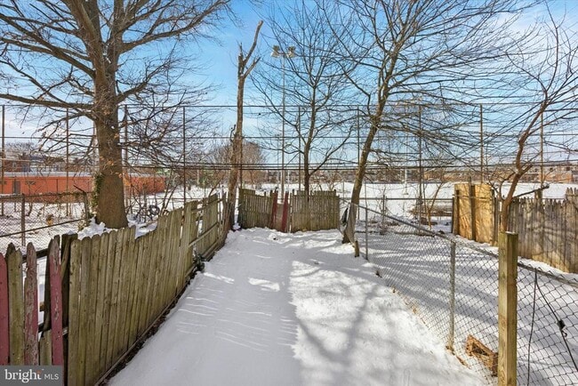 Building Photo - 4626 Van Kirk St