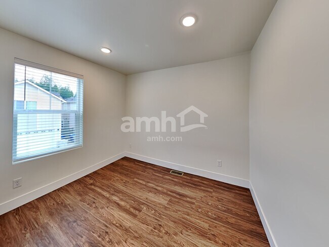 Building Photo - 33084 Ten Trails Pkwy