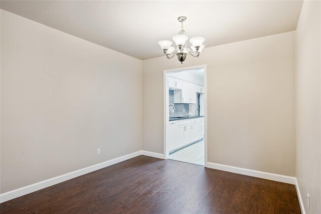 Building Photo - 4010 Ridglea Country Club Dr