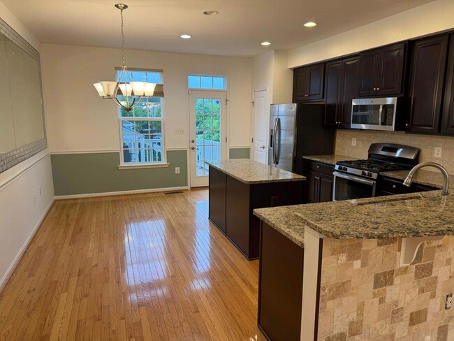 Building Photo - 14600 Featherstone Gate Dr