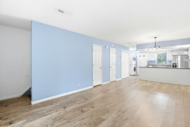Building Photo - 102 Country Club Villa Dr