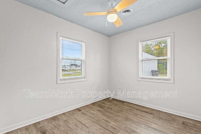 Building Photo - 3043 Terry Dr