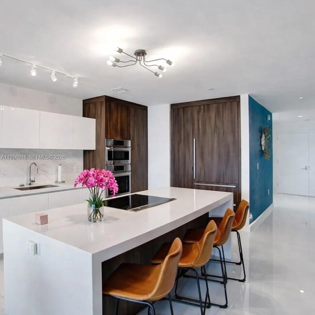 Building Photo - 851 NE 1st Ave