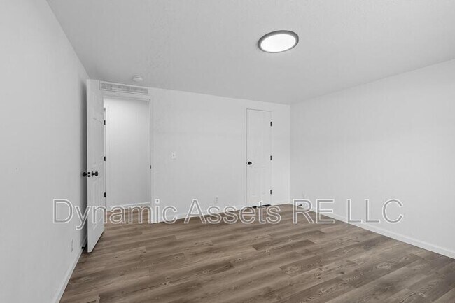 Building Photo - 405 Falletti St