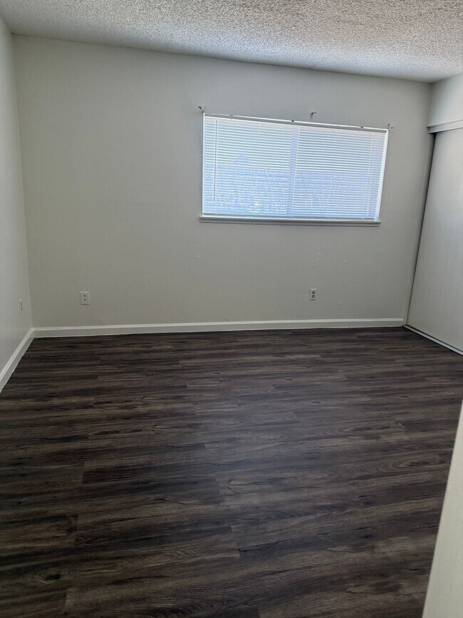 Building Photo - Stunning 2 Bed Condo in Highland | 1 Bath ...