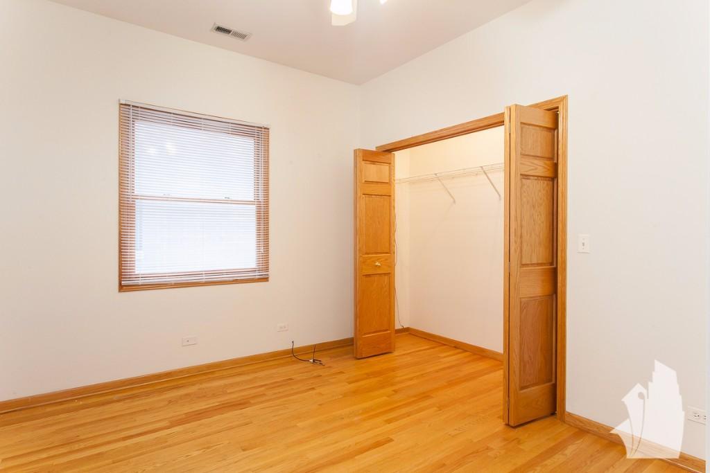 Building Photo - 1320 W Diversey Pky