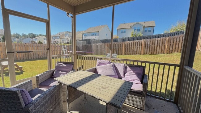 Building Photo - 1910 Pennypacker Ln