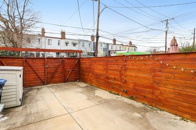 Building Photo - 3351 Clay St NE