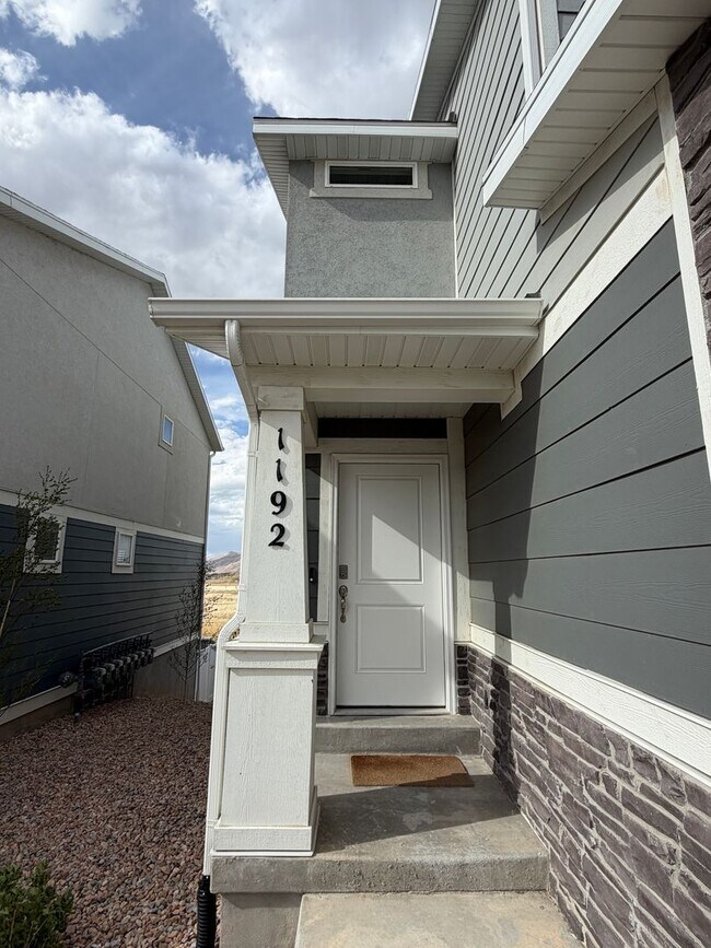 Building Photo - Hidden Springs Gem