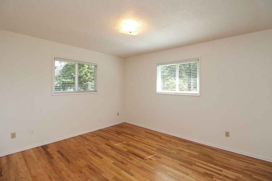 Building Photo - 6024-6024 NE Milton St