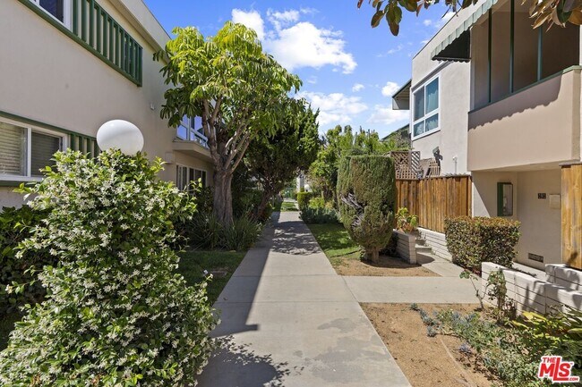 Building Photo - 3200 S Sepulveda Blvd