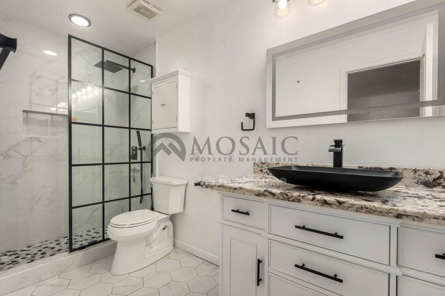 Building Photo - 2738 E Silverwood Dr