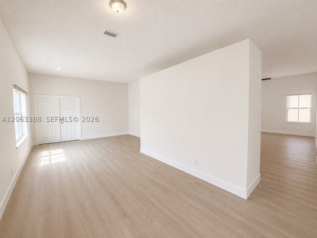 Building Photo - 837 Tanglewood Cir