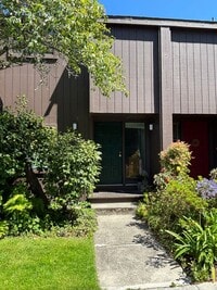 Building Photo - STUNNING NEWLY REMODELED CONDO WITH POOL &...