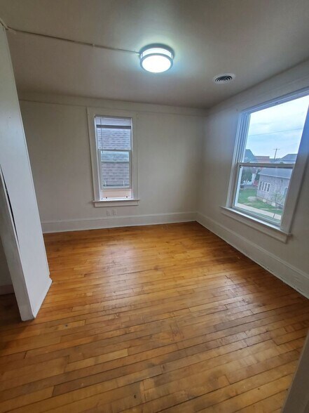 Building Photo - 2327 S 15th St