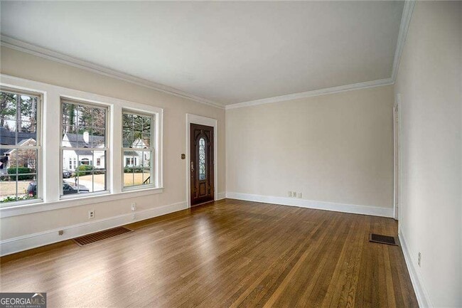 Building Photo - 2918 N Hills Dr NE