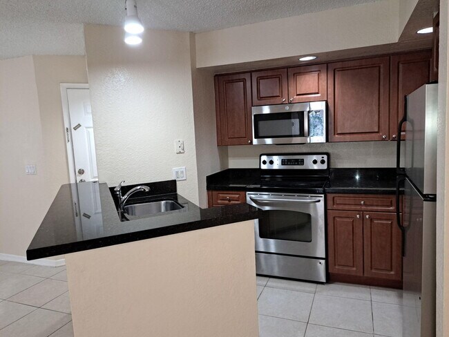 Building Photo - 3470 Pinewalk Dr N