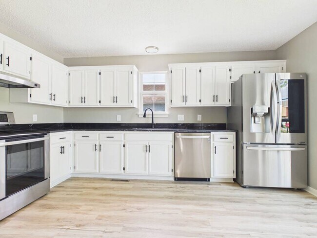 Building Photo - 1206 Foxridge Dr