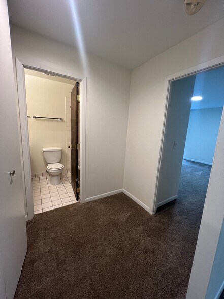 Building Photo - 5550 Abbey Dr